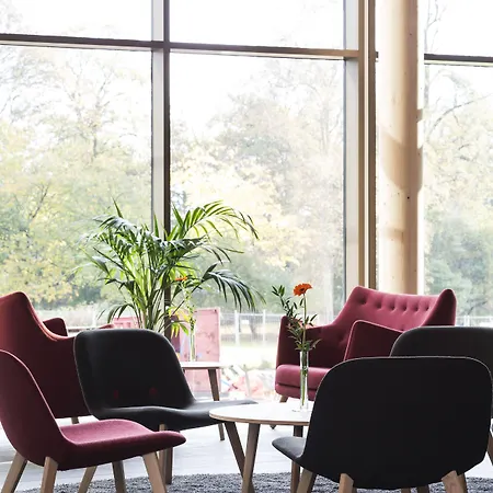 格洛斯楚普公园酒店 4*