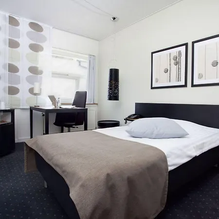 格洛斯楚普公园酒店 4* 格洛斯楚普