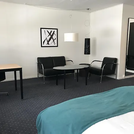 格洛斯楚普公园酒店 4*