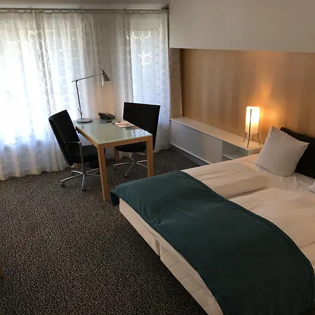 格洛斯楚普公园酒店 4* 格洛斯楚普