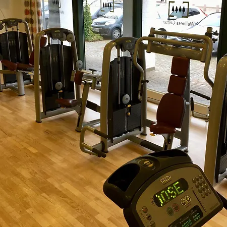 格洛斯楚普公园酒店 4*