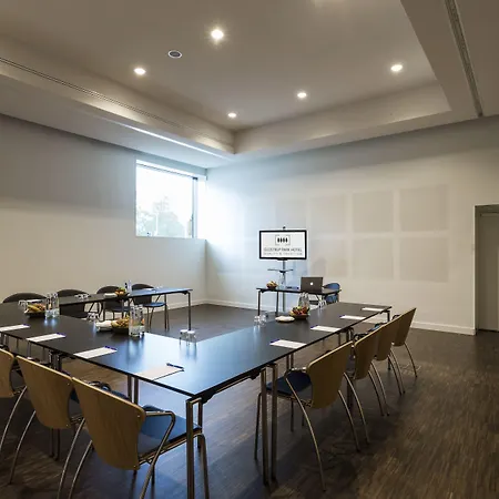 格洛斯楚普公园酒店